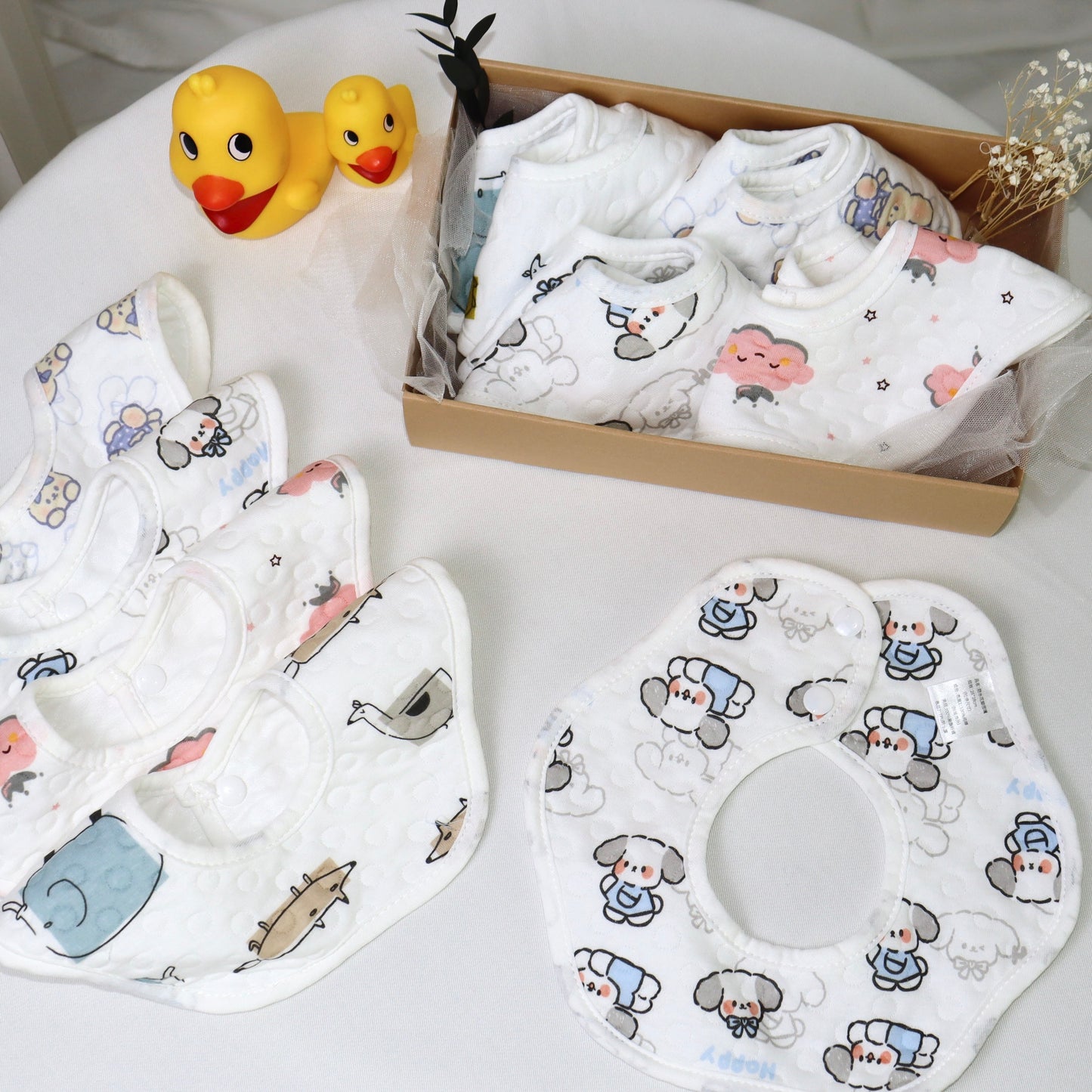 Design Bib 4Pcs ( Random Design )