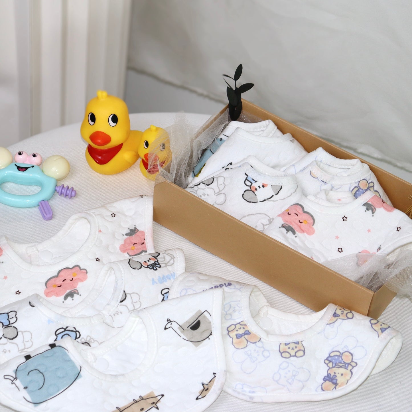 Design Bib 4Pcs ( Random Design )